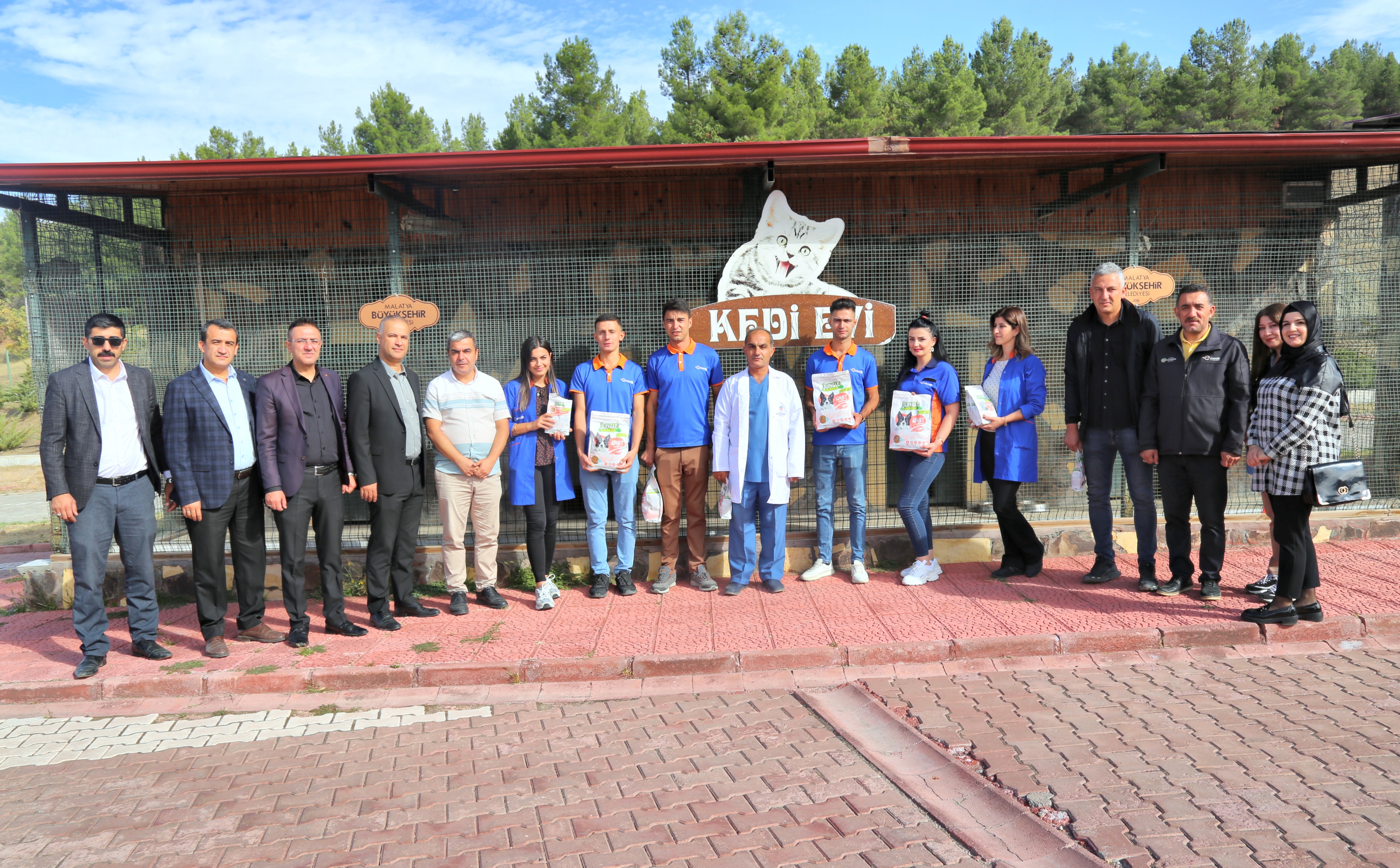 Esenlik'ten Hayvan Barınağına Anlamlı Ziyaret